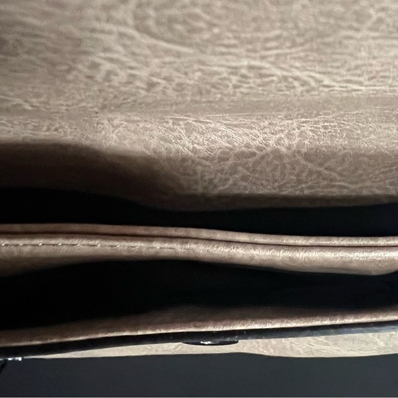 Sam & Hadley vegan leather shoulder purse excellent condition includes 2 straps - Picture 5 of 8